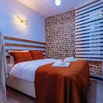Bossy 2 Otel