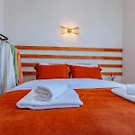 Otel Bossy 2 *