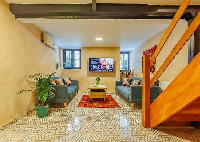 Отель Bossy 2 *