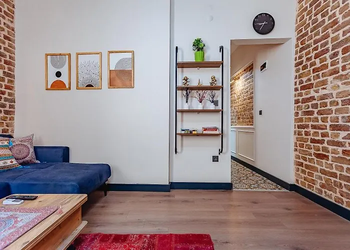 Отель Bossy 2 *