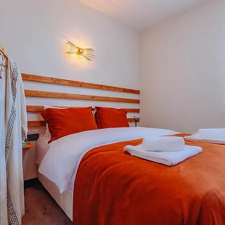 Bossy 2 Hotel