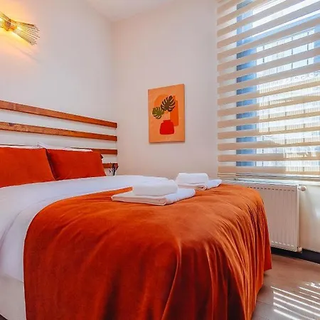Bossy 2 Hotel