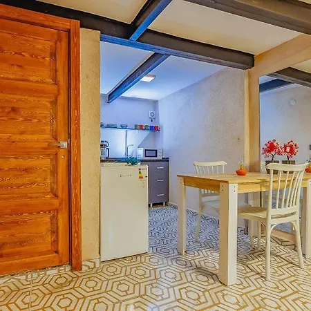 Ξενοδοχείο Bossy 2 *