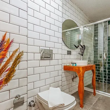 Bossy 2 Κωνσταντινούπολη